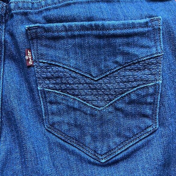 Levi’s Jeans Women's Size 4 or 27 Dark Wash Demi Curve Classic Capri - Picture 4 of 6